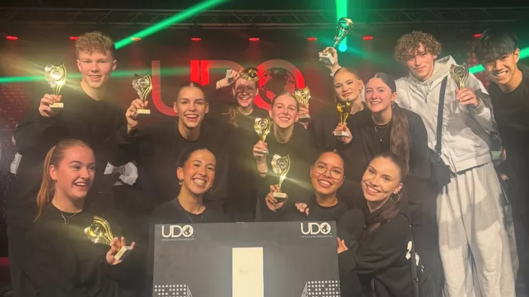 Deurnese dansers DISTRICT98 behalen maar liefst 23 podiumplaatsen bij wedstrijd in Veldhoven