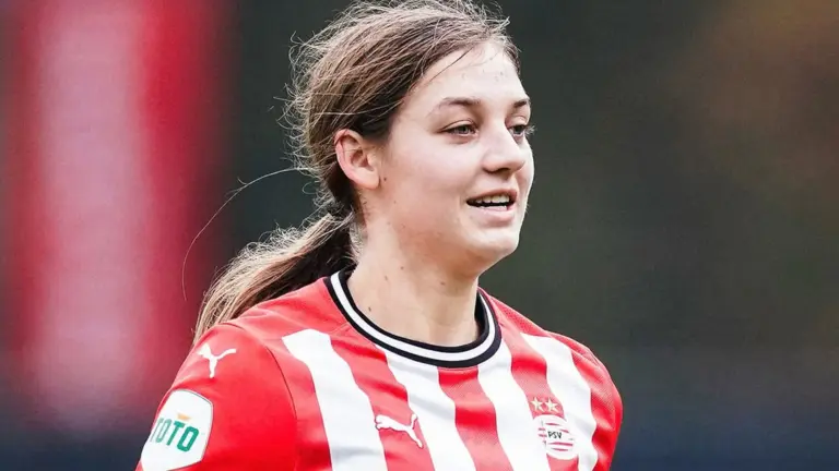 Opnieuw ernstige blessure voor Deurnese PSV-verdedigster Aniek Nouwen: ‘Dit komt heel hard aan’