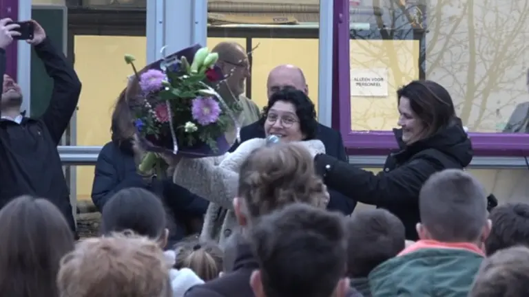 [VIDEO] Juf Marie-José neemt na bijna 50 jaar onderwijs in stijl afscheid bij basisschool Zeilberg