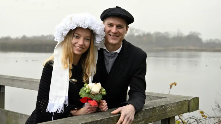 Geert Loverbos en Britt van der Weerden onthuld als boerenbruidspaar in Liessel