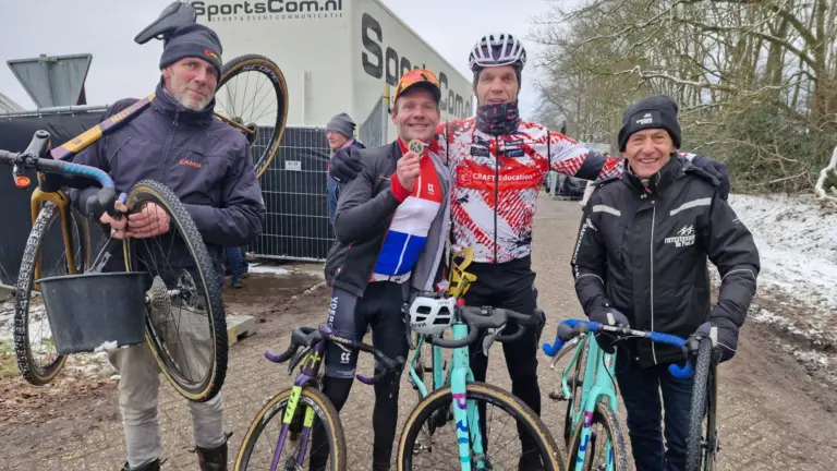 Erwin Bakker uit Neerkant wordt eerste bij NK veldrijden in Huijbergen
