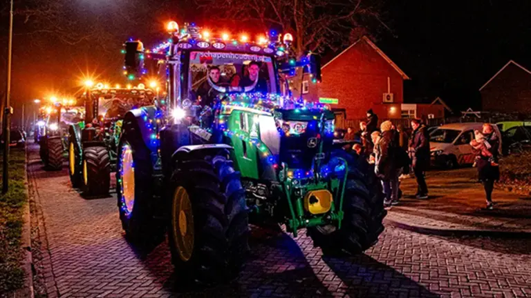 Deurne bereidt zich voor op nieuw evenement: eerste Tractor Glow Ride wordt gereden