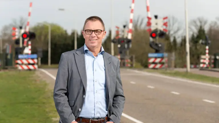Wethouder Helm Verhees geeft bij DMG Radio update over aanleg spoortunnel Binderendreef