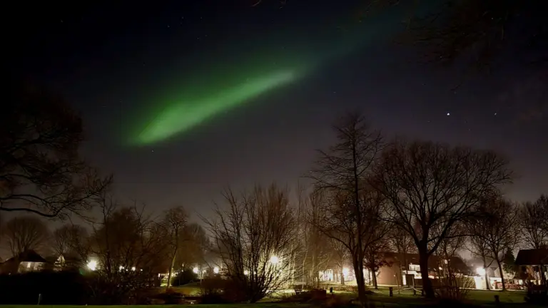 Noorderlicht met blote oog ook goed te zien boven Deurne; natuurverschijnsel zorgt voor mooie plaatjes