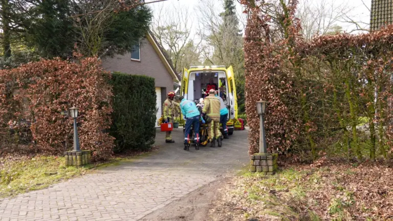 Man komt klem te zitten bij bouwwerkzaamheden in Milheeze en raakt gewond