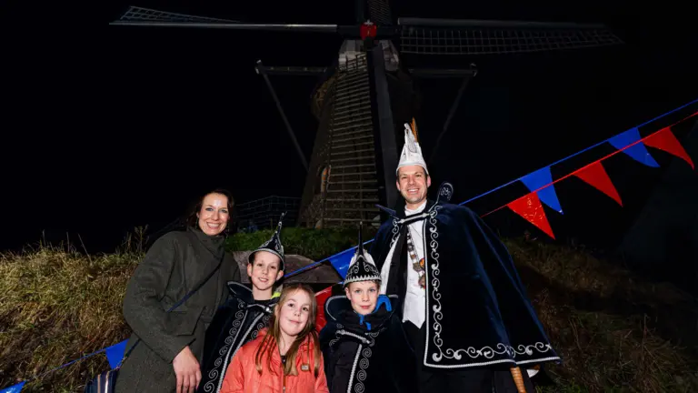 Hoogheden van Peelstrekels verrast door team van Holten’s Molen dat oude traditie nieuw leven inblaast