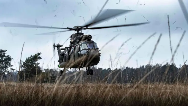 Defensie houdt twee dagen lang oefening met helikopters vanaf Luitenant-generaal Bestkazerne