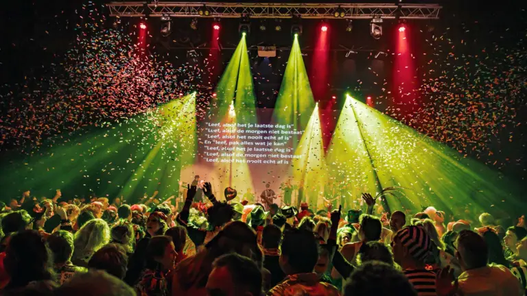 Uit volle borst ‘meelallen’ met cantusband Cantuccini en De Hôsbengels tijdens Deurne Zingt Mee