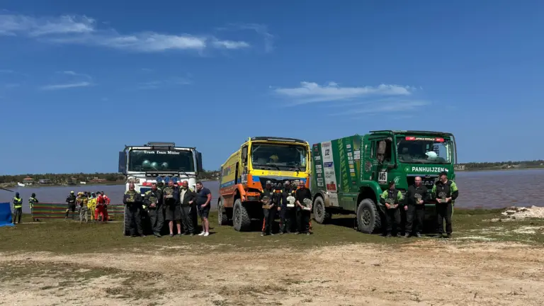 Deurnes Greenteam van Mike Panhuijzen behaalt derde plaats bij Africa Eco Race