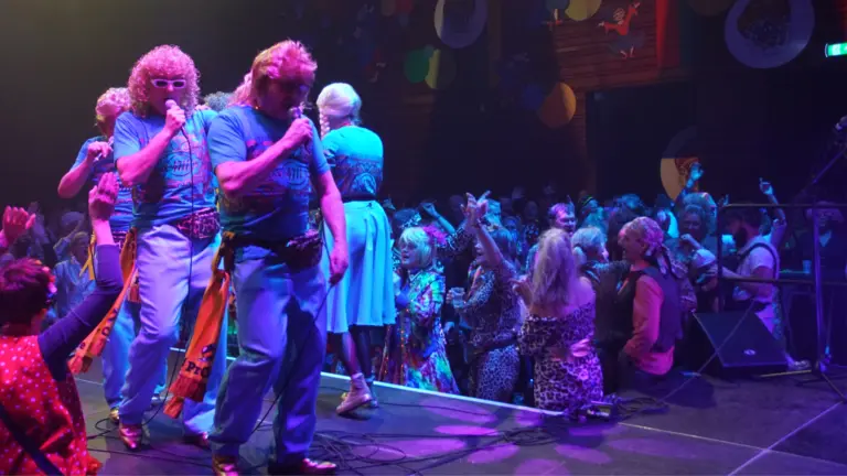 Kommer en Kwijl trekt weer langs de kroegen én komt dit jaar ook voor het eerst bij je thuis