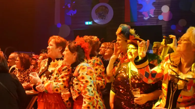 Feest thuis mee met 23ste editie van Kommer en Kwijl bij DMG op radio en televisie