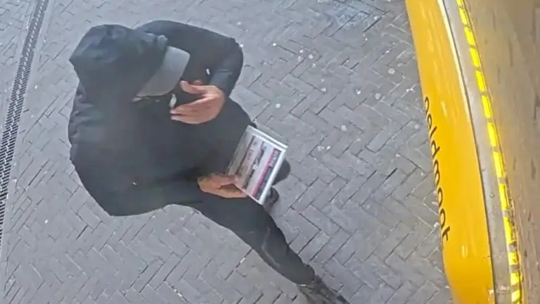 Identiteit bekend van man die met in Neerkant gestolen bankpas pint; ‘Dankzij opsporingsberichtgeving herkend’