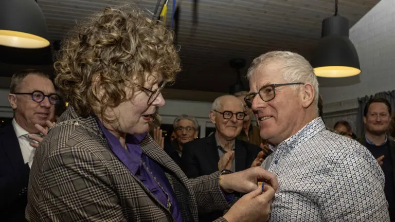 Toon Bekkers ontvangt Koninklijke onderscheiding; ‘Al 20 jaar ambassadeur voor fietsers en toerisme’