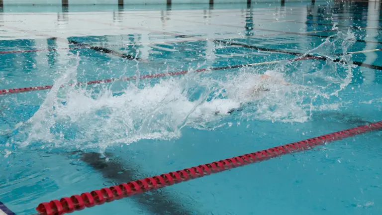 Nieuw zwembad in Deurne mag bijna 20 miljoen euro gaan kosten, maar buurt vreest voor overlast