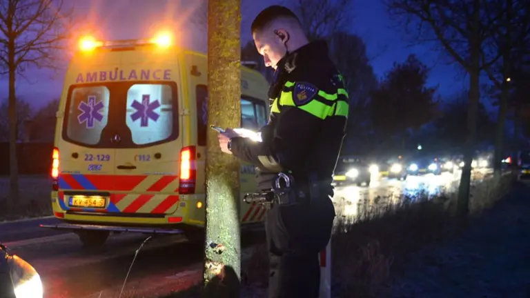 Twee auto’s botsen tegen elkaar in Ysselsteyn; bestuurder zonder geldig rijbewijs krijgt proces-verbaal