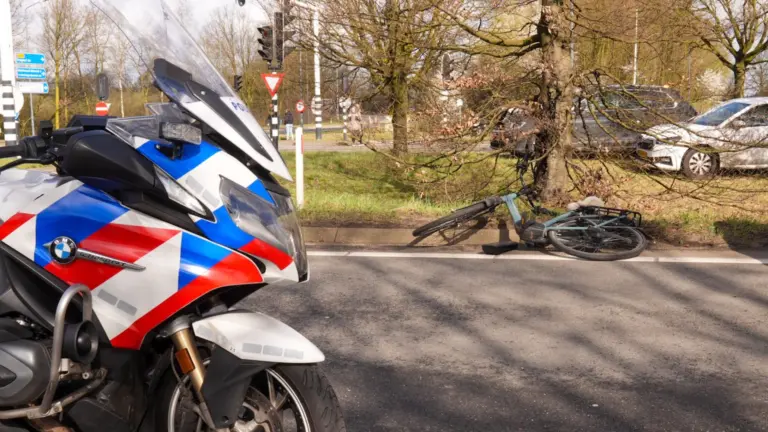 Fietsster raakt ernstig gewond bij aanrijding door personenauto op N270 tussen Deurne en Helmond