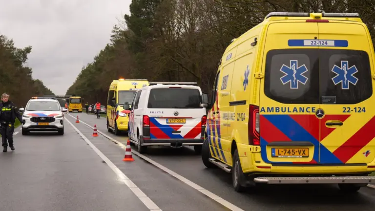 Inzittende van personenauto komt om het leven bij ernstig verkeersongeluk op N279 ter hoogte van Vlierden