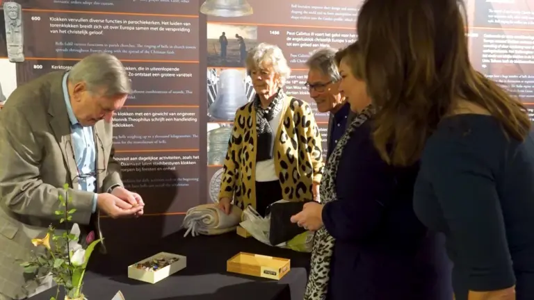 [VIDEO] Soroptimistclub Helmond-Peelland haalt geld op voor het goede doel met taxatiemiddag ‘Goud of Fout’