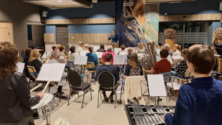 Talent Orkest Vlierden viert 1-jarig bestaan met jubileumconcert: ‘Plek om te groeien en veel te leren’