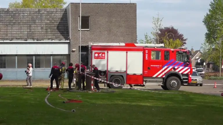 [VIDEO] Brandweerteams gaan strijd aan in Neerkant: ‘Van elkaar leren en niveau op peil houden’