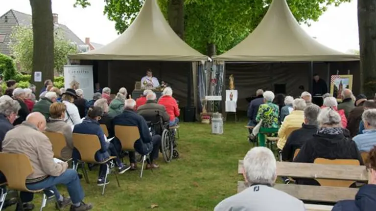 Eeuwenoude traditie van Cornelius openluchtmis nog steeds springlevend in Zeilberg