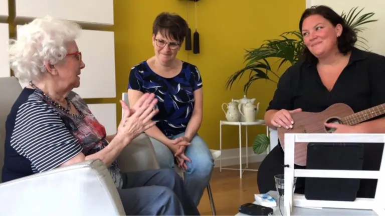 Deurnese werkgroep zet kracht van muziek in als brug bij dementie: ‘Hierdoor komt er weer leven in iemand’