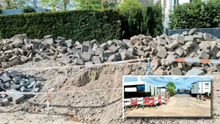 Bewoners Eendracht in Deurne zijn straat vol modderpoelen en bouwmaterialen beu: ‘Zeer onveilige situatie’