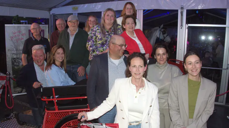 JENS Foundation schenkt PSV‑rode menwagen aan ORO Het Rijtven in Deurne