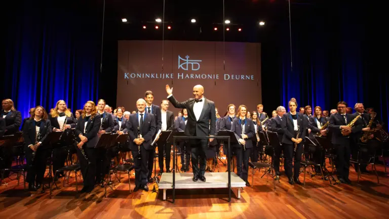 Koninklijke Harmonie Deurne verzorgt voorjaarsconcert ‘Verrassende Ontmoetingen’ in Tilburg: ‘Het is een hele eer’