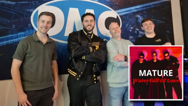 Van avondje karaoke naar echte muzikanten; Kevin, Joey en Nils timmeren als MATURE hard aan de weg