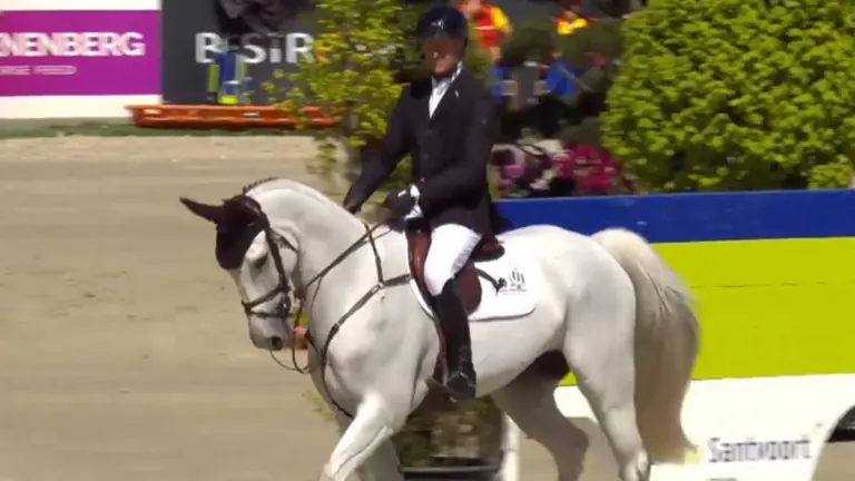 Laatste wedstrijden NK springen bij Green Valley Estate in Deurne live op tv