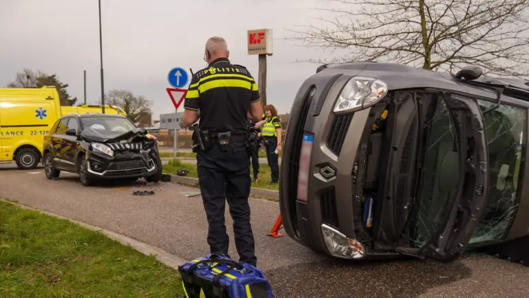 Gewonden bij botsing tussen twee auto’s op Binderendreef in Deurne
