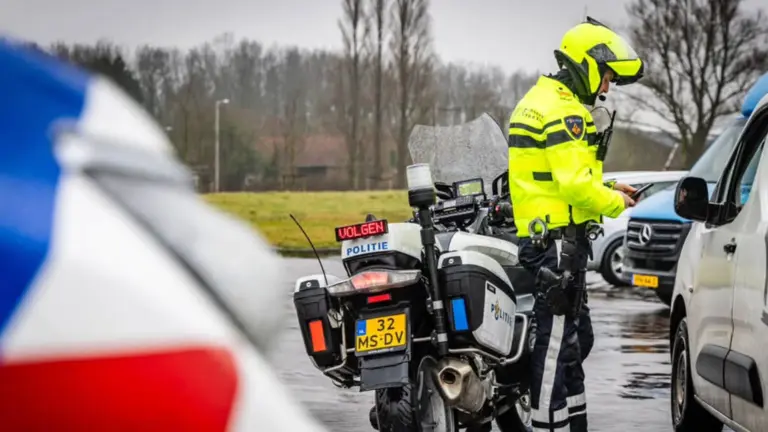 Politie slingert 26 weggebruikers op de bon bij controle op Liesselseweg in Deurne