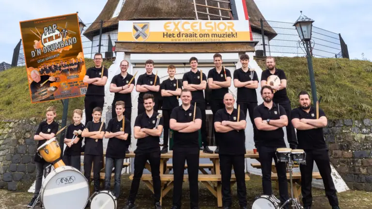 Slagwerkgroep Excelsior gaat samenwerking aan met drumlegende Cesar Zuiderwijk voor spectaculaire show