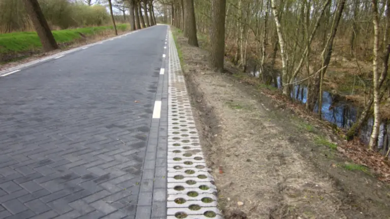 Soemeersingel in Helenaveen weer open; ‘Belangrijke stap in verbetering van verkeersveiligheid’