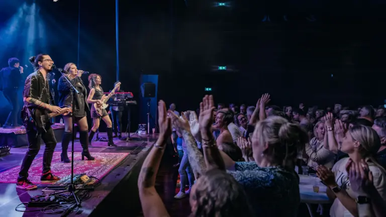 [FOTO’S] Tribute to TOTO viert samen met publiek feestje in eigen thuishaven
