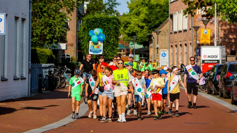 Avondvierdaagse in Deurne gaat door ondanks code geel: ‘Breng voldoende water en regenjas mee voor de zekerheid’