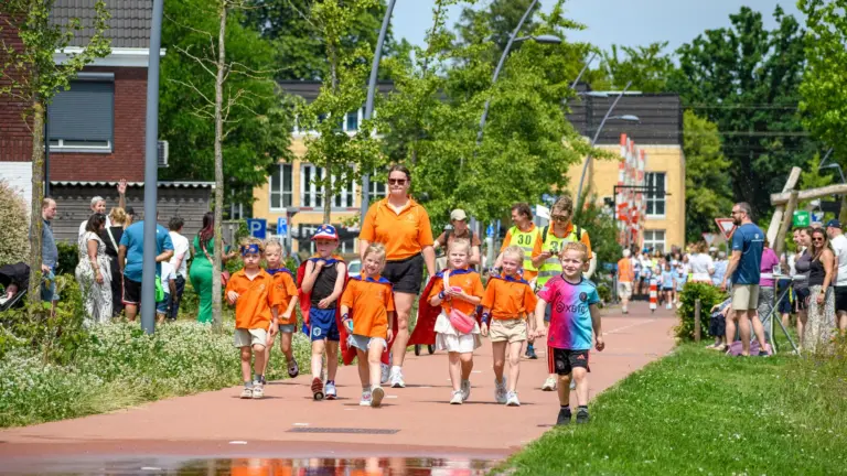 Deelnemers maken zich op voor Avondvierdaagse in Deurne: ‘Vrolijke uitdossingen worden gewaardeerd’