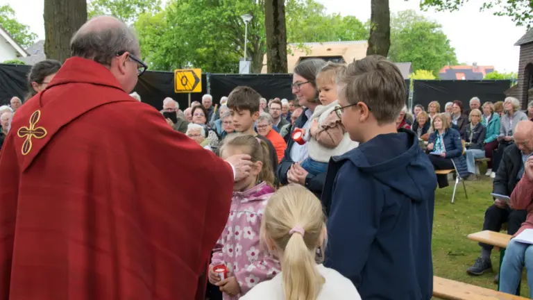 Zeilbergse openluchtmis opnieuw groot succes ondanks mysterie rond vermiste Corneliusrelikwie