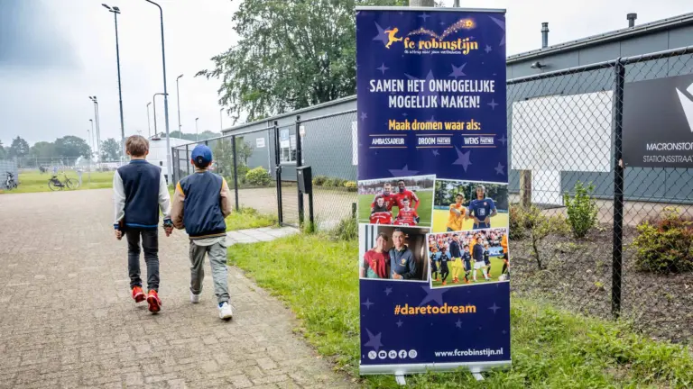 Internationale talenten, bekende sterren en local heroes voetballen in Deurne voor het goede doel