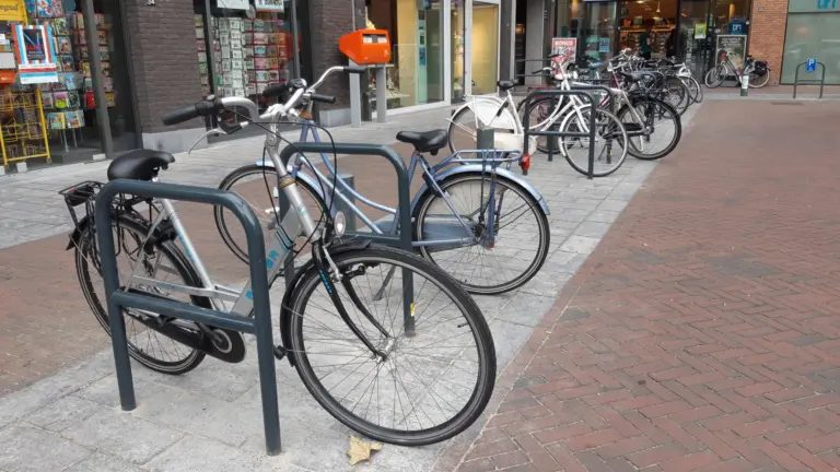 Zoveel besparen inwoners van gemeente Deurne door op de fiets naar het werk te gaan