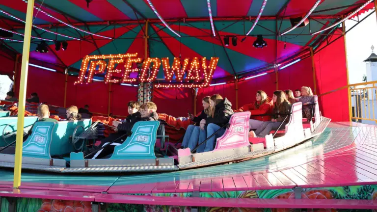 Kermis in Vlierden weer van start dankzij groep vrijwilligers: ‘Afgelopen drie edities waren groot succes’