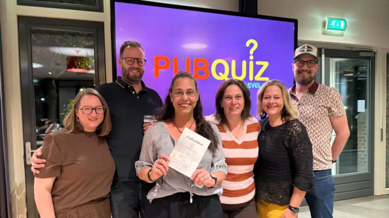 Teams in Liessel laten hersens kraken bij Moederdageditie van pubquiz: ‘Zeer geslaagde avond’