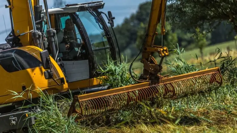 Waterschap Aa en Maas start met eerste grote maaironde in gemeente Deurne