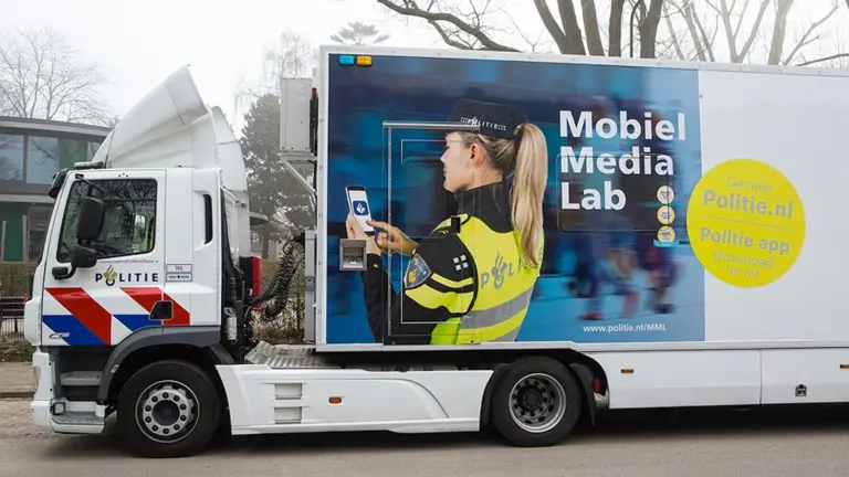 Mobiel Media Lab van politie komt naar Deurne: ‘Vrachtwagen is ingericht met nieuwste technologieën’