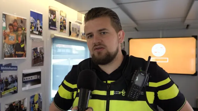 [VIDEO] Politie geeft uitleg over cybercrime en nepagenten in Mobiel Media Lab in Deurne