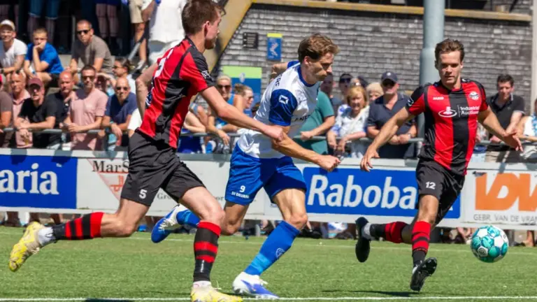 SV Deurne laat kampioenstitel glippen door gelijkspel tegen Best Vooruit (1-1)