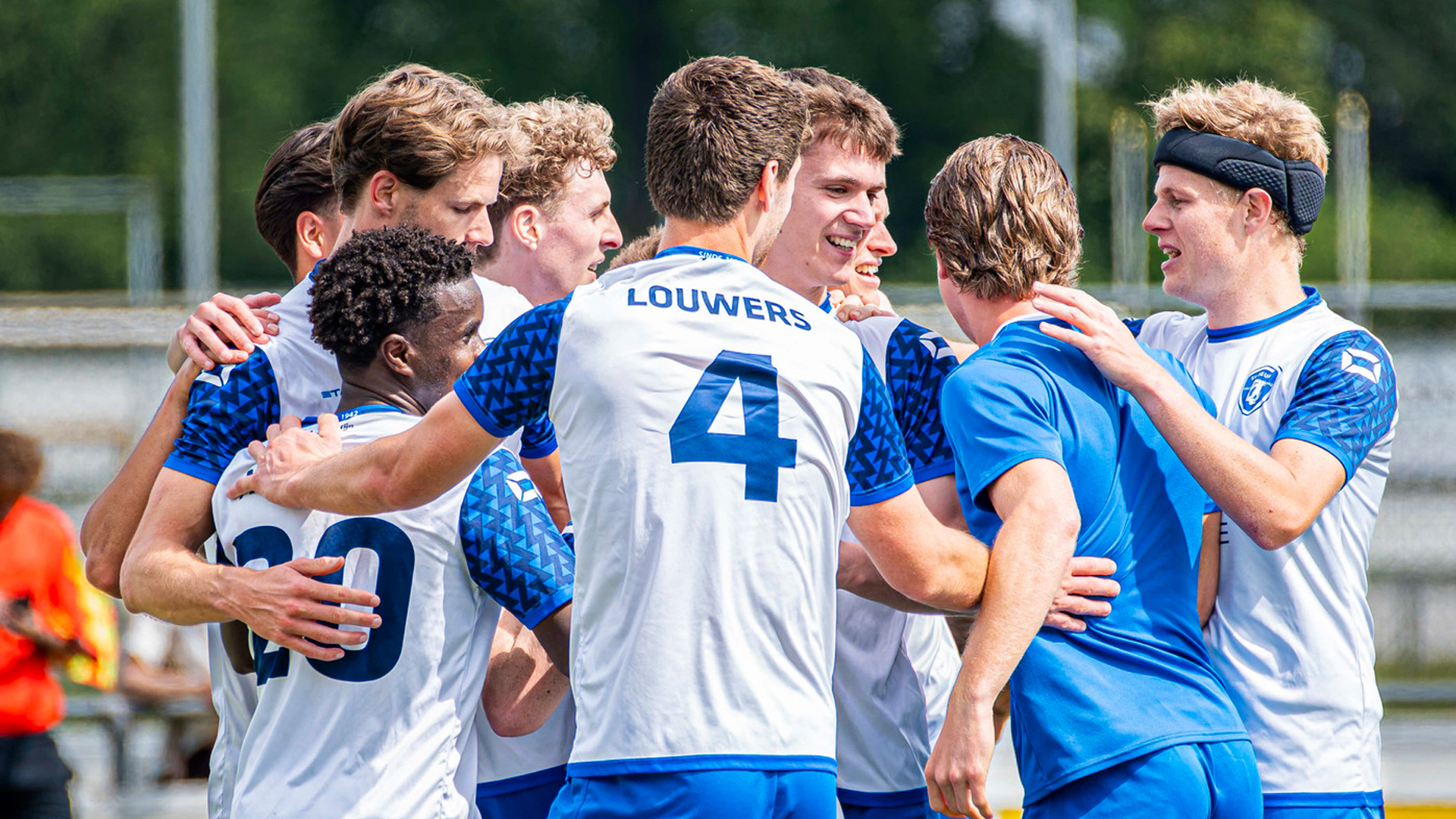 Vaandelteam SV Deurne gaat het veld weer op; blauwwitten starten met oefenwedstrijden en bekerduels
