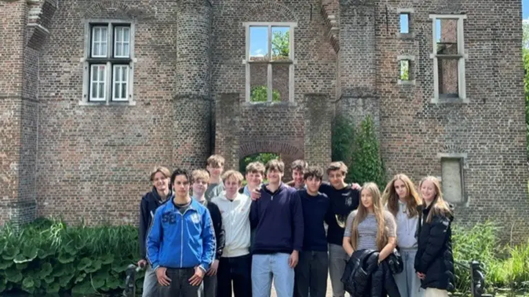 Leerlingen van Duitse Gesamtschule Kempen en Willibrord Gymnasium ontdekken samen Deurne