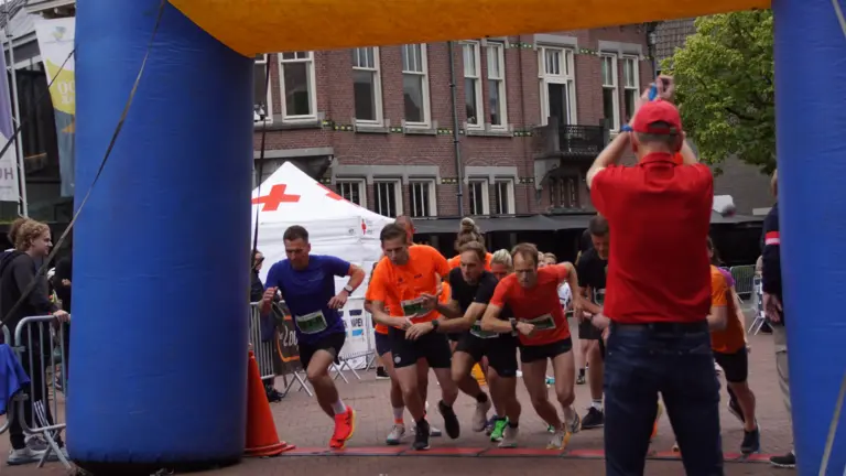 [FOTO’S] Deurne City Run brengt ruim 600 sportieve deelnemers van alle leeftijden op de been
